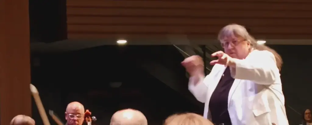 Elizabeth Skola Davis conducting the debut performance of Laudatio Amadeus